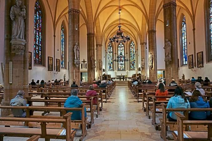 Tausende kehren der Kirche den Rücken